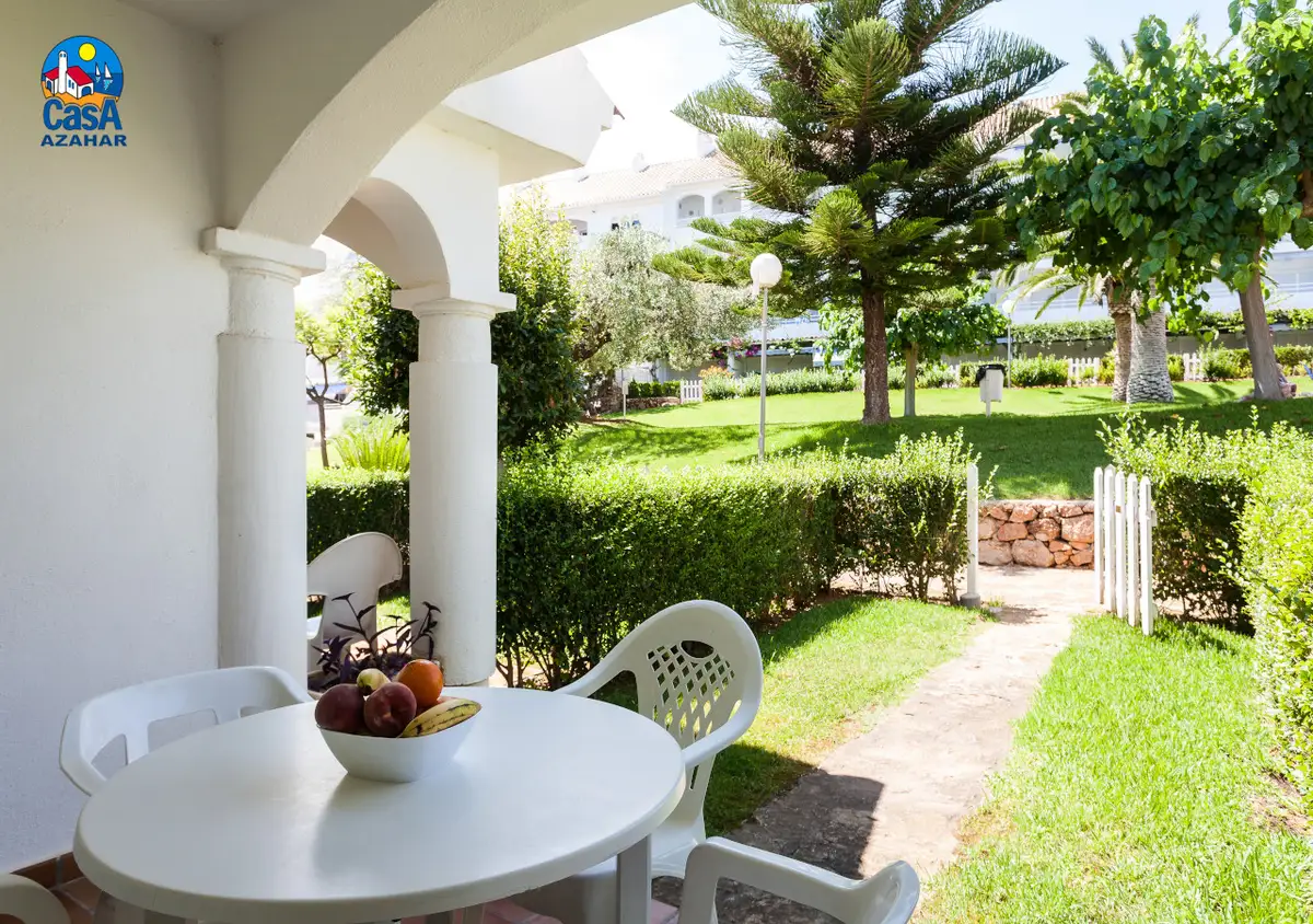 Terrasse et jardin d'un appartement de la résidence Al Andalus, près de la plage du Cargador