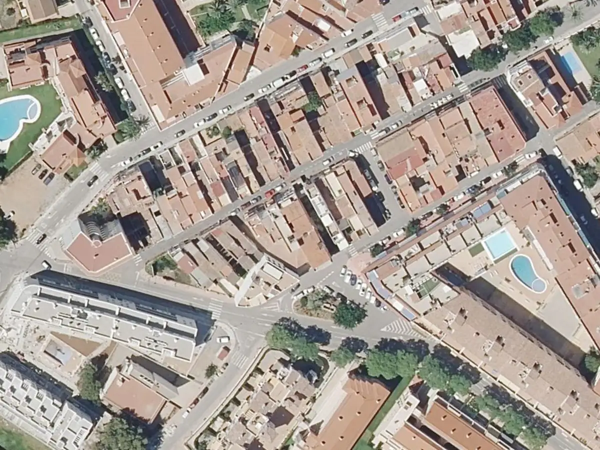 Vue aérienne d'ApartiaBeach et de ses environs, dans le quartier du Cargador et du centre d'Alcossebre