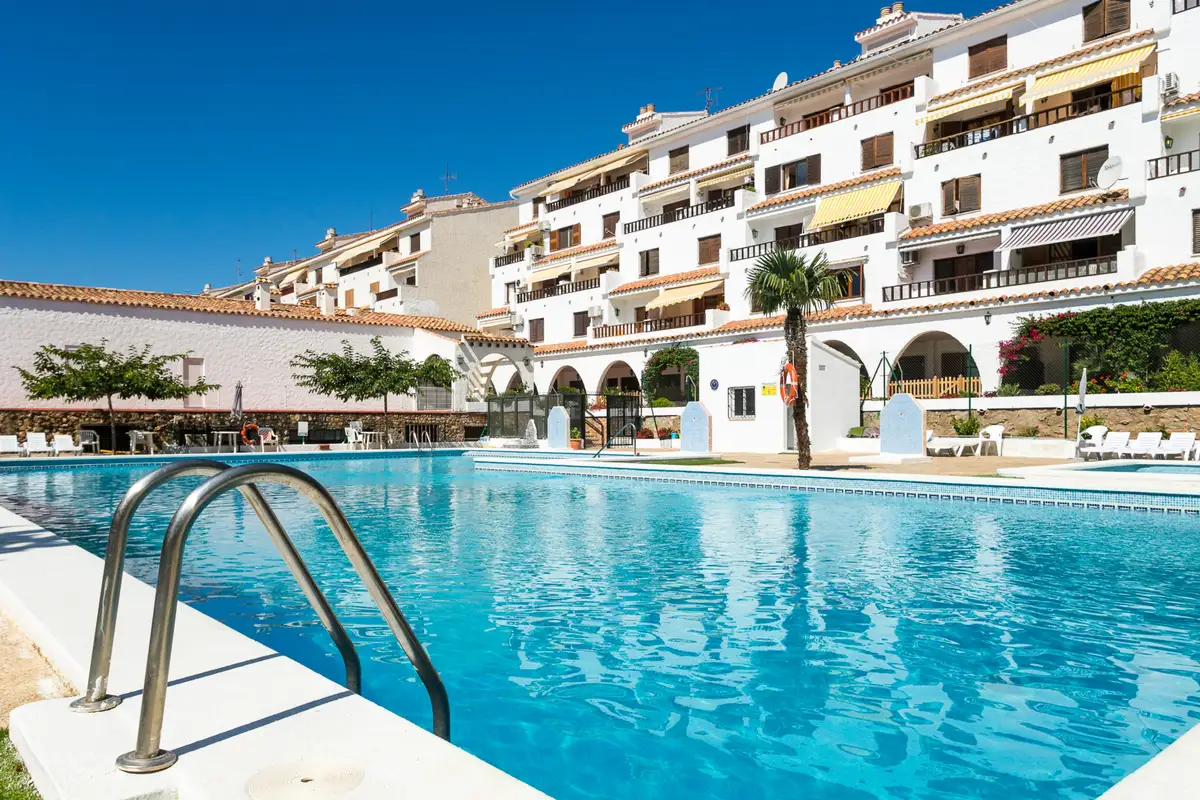 Piscine des appartements Arcos I à Alcossebre, avec espace adultes et enfants