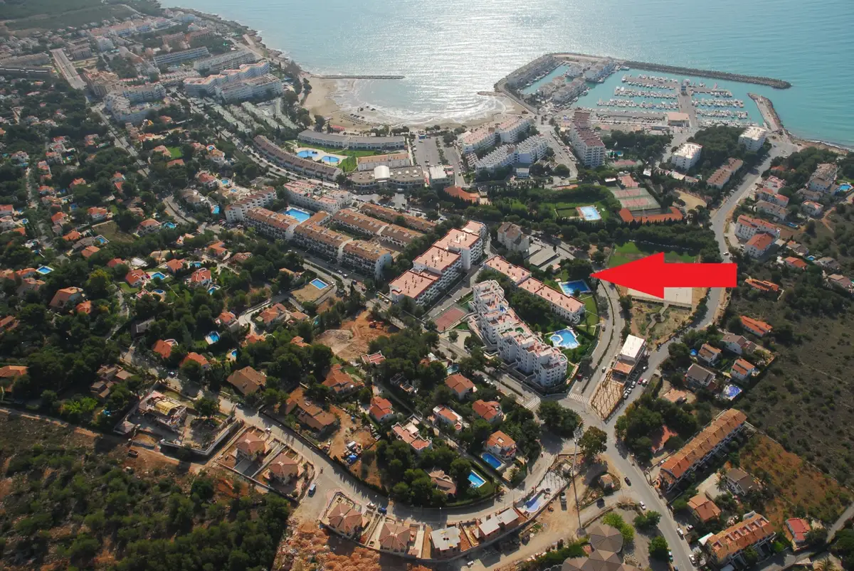 Vue aérienne des appartements Arcos II, dans le quartier de Las Fuentes à Alcossebre