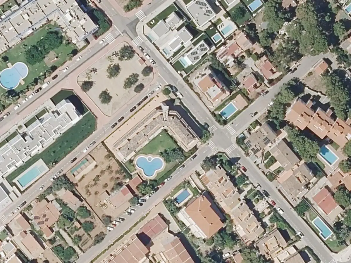 Vue aérienne des appartements Bovalar et de leurs environs, dans le quartier du Cargador et du centre d'Alcossebre