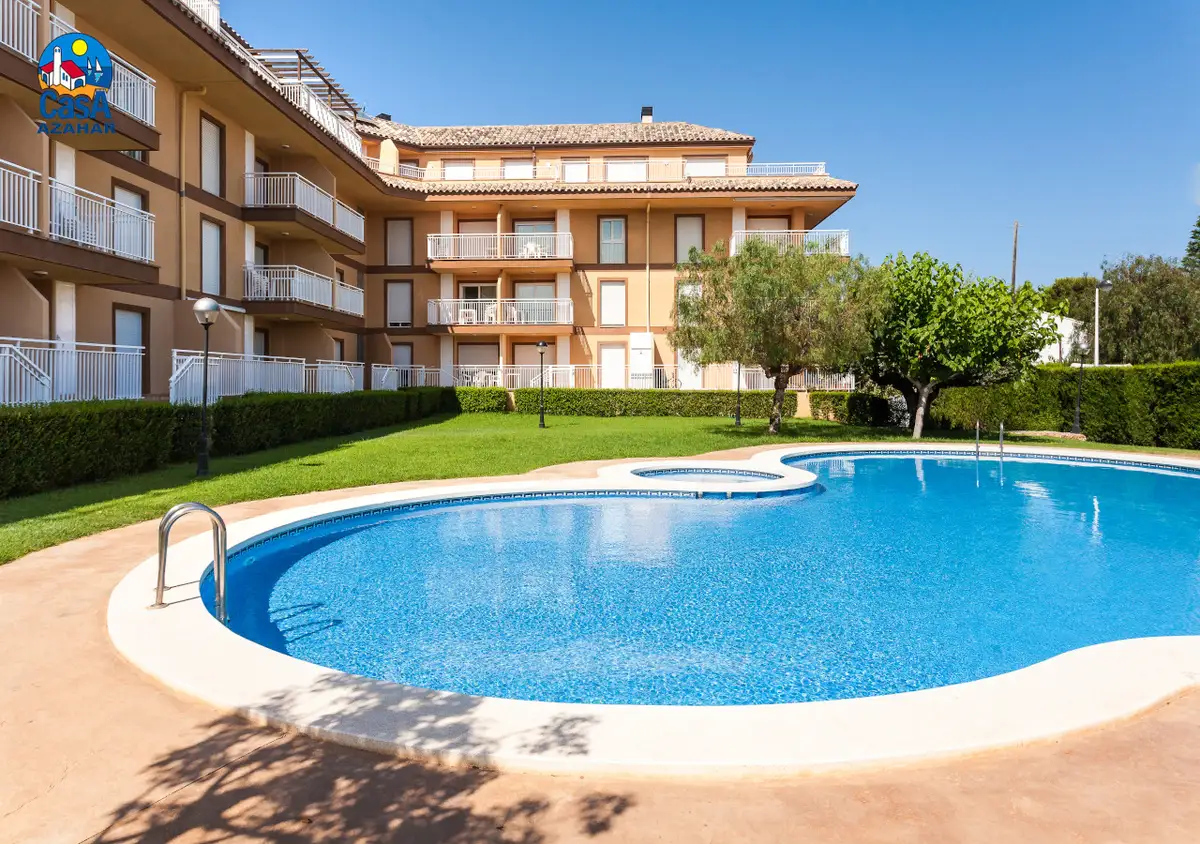 Piscine et jardin de la résidence Bovalar à Alcossebre