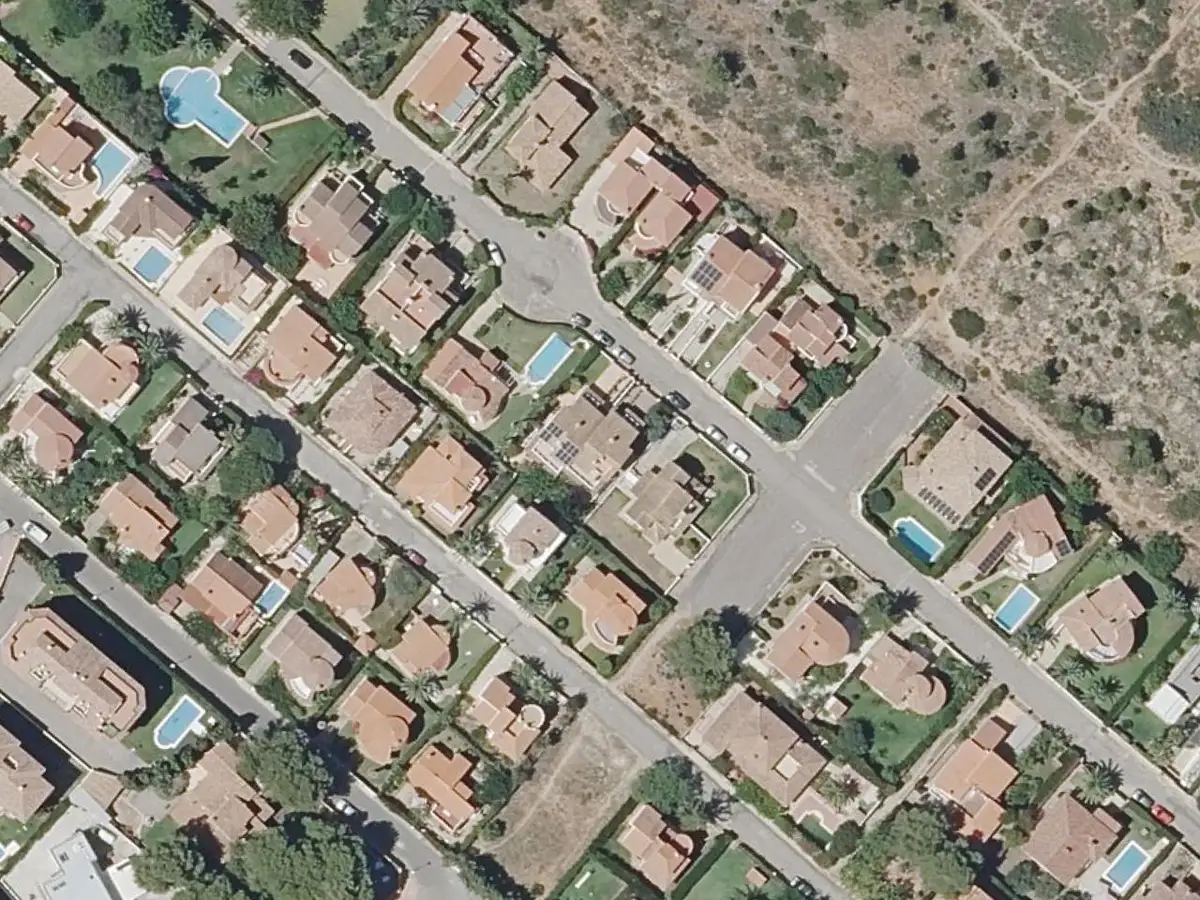 Vue aérienne de la résidence Cala Blanca et de ses environs, dans le quartier d'Irta et Ribamar à Alcossebre