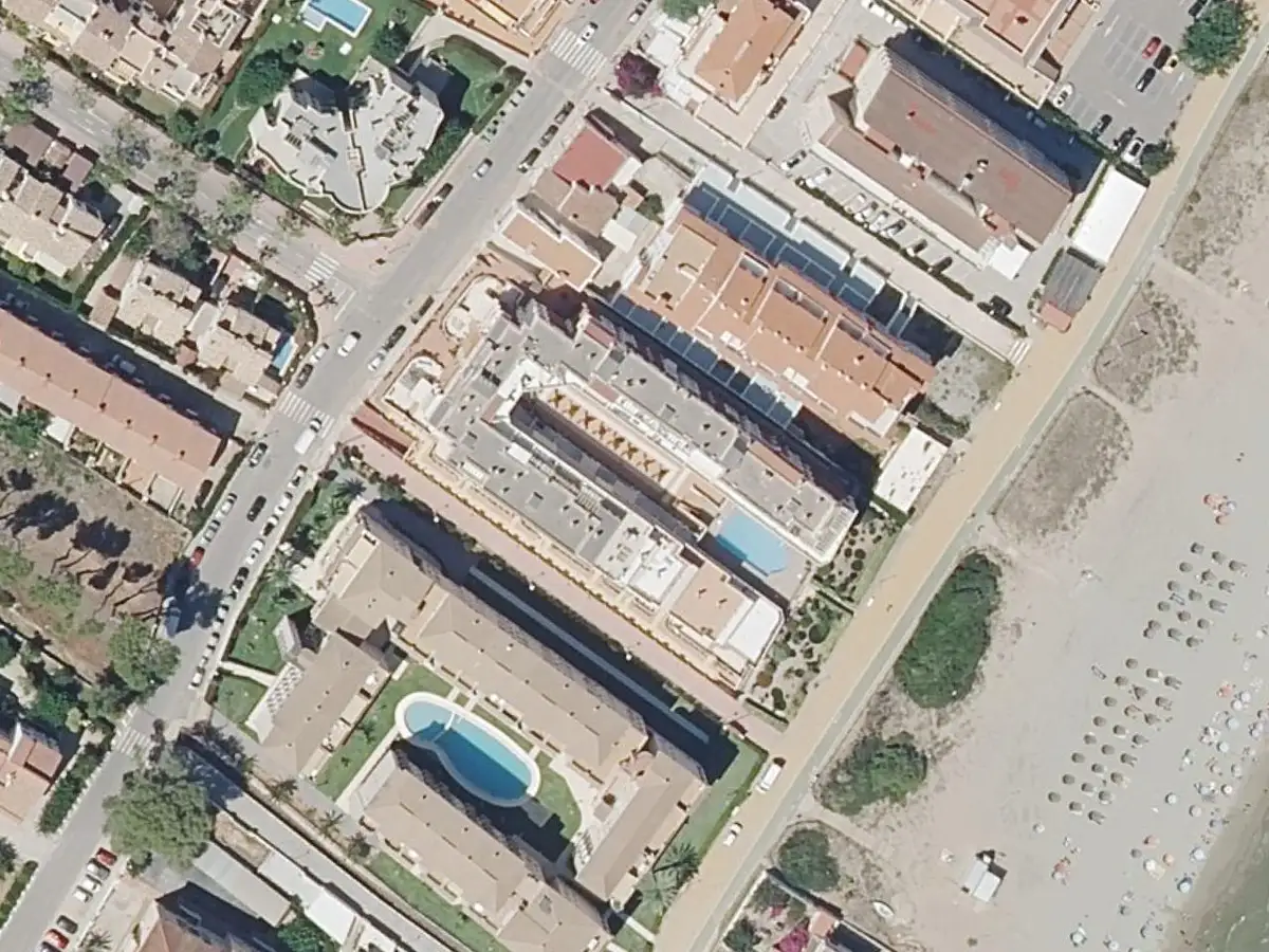 Vue aérienne de Cala Montero et de ses environs, dans la zone du Cargador et du centre d'Alcossebre