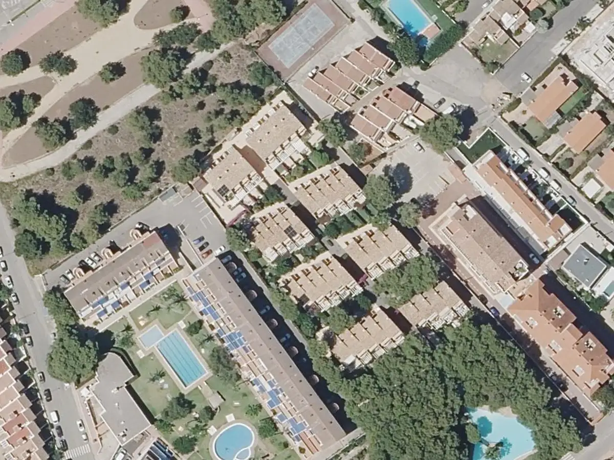Vue aérienne de la résidence El Paraíso et de ses environs, dans la zone de Las Fuentes d'Alcossebre