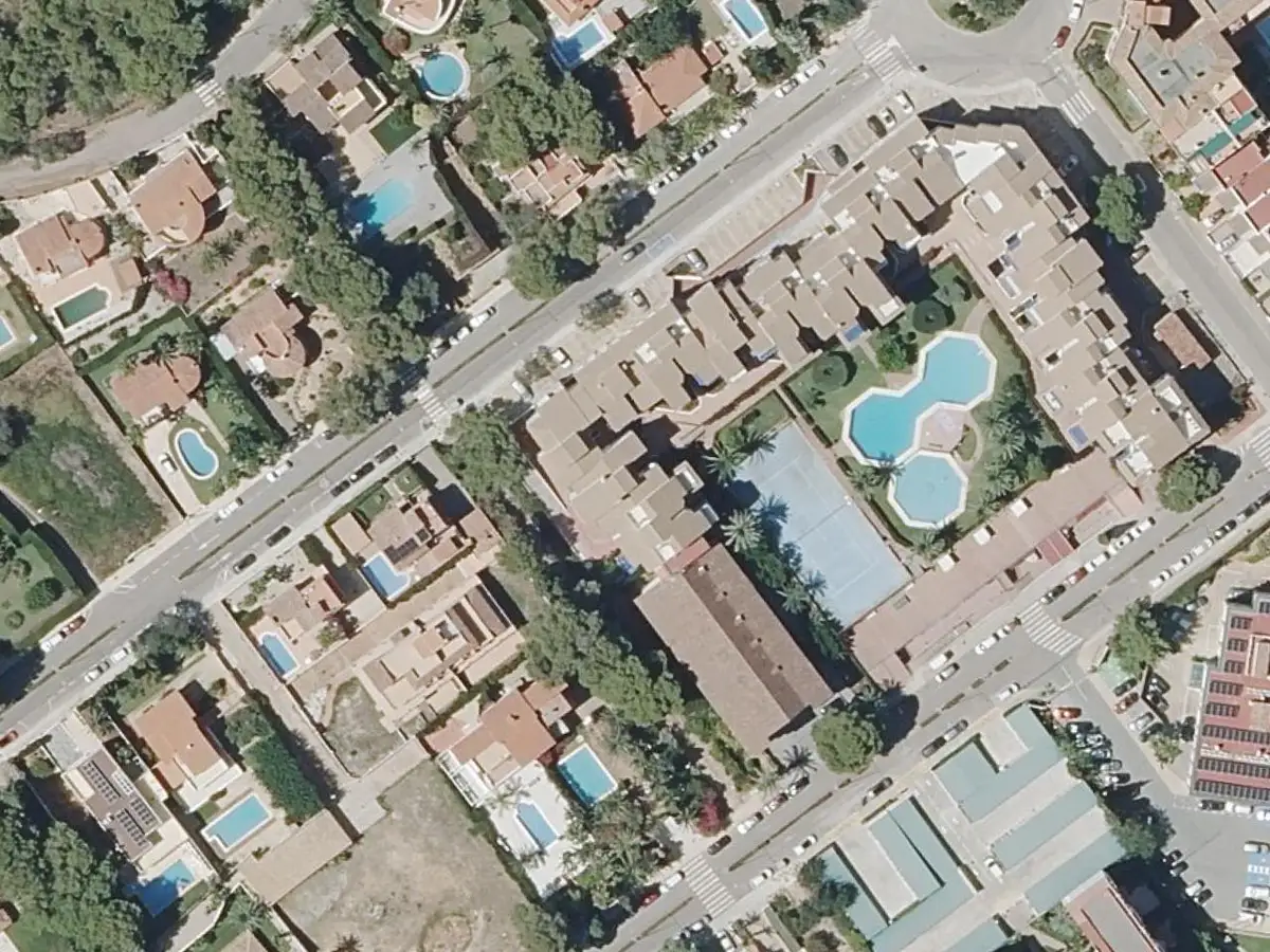 Vue aérienne des appartements Fuente Sol et de leurs environs, dans le quartier de Las Fuentes à Alcossebre