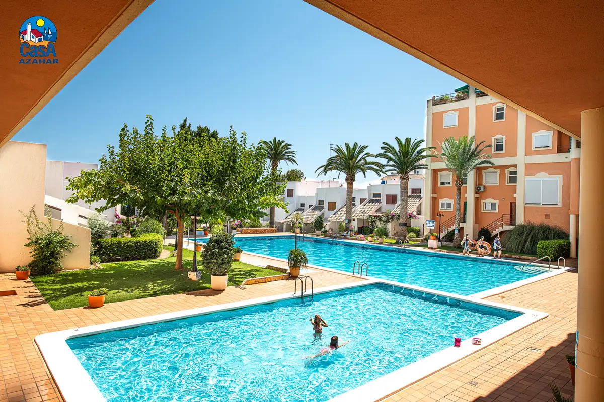 L'une des deux piscines des appartements Fuentemar à Alcossebre