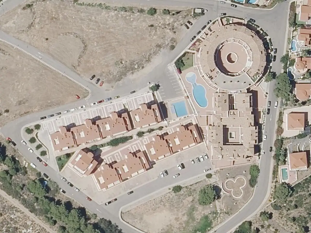 Vue aérienne de Las Gardenias et de ses environs, dans le secteur d'Irta et de Ribamar à Alcossebre