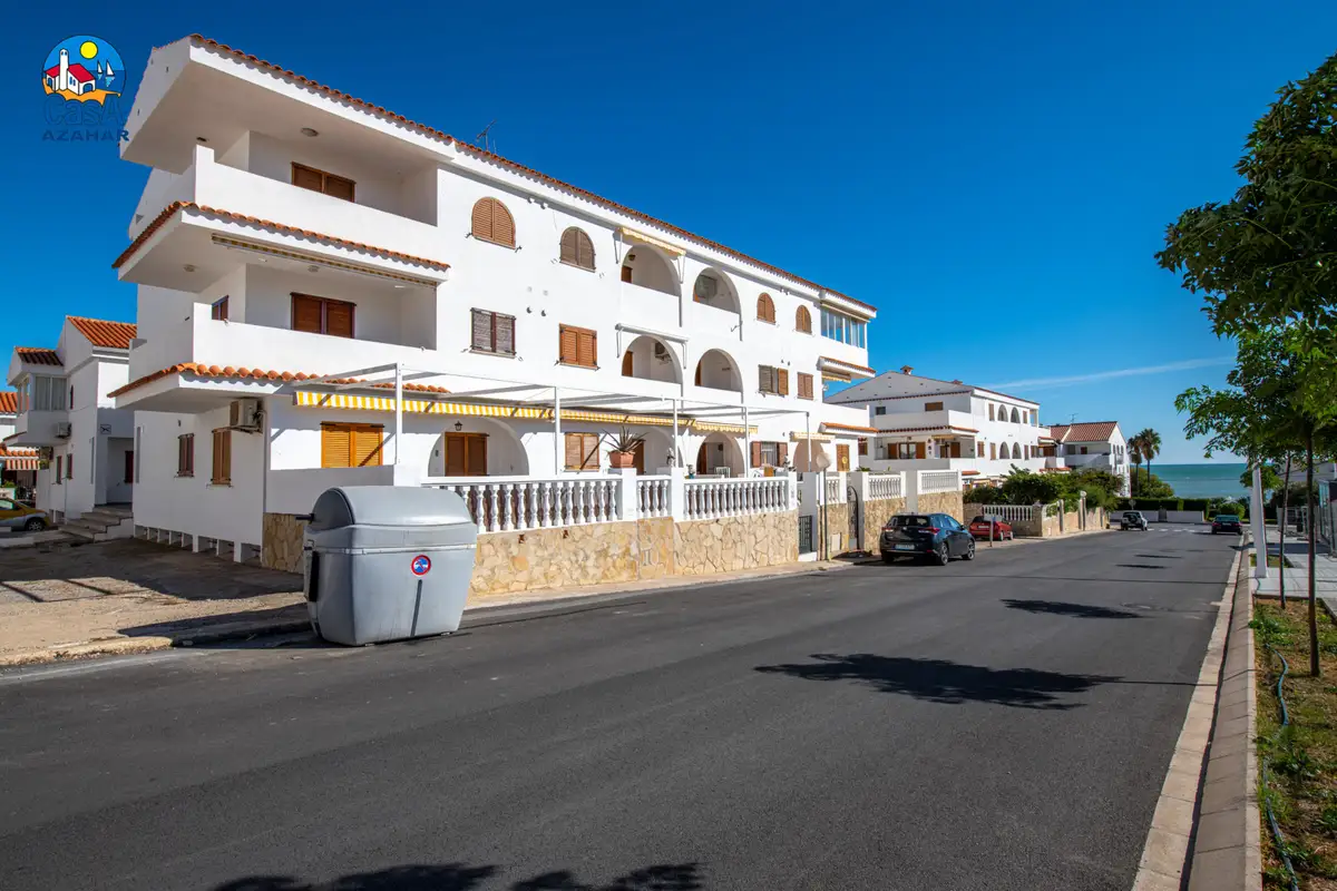Extérieur de l'immeuble des appartements Hibiscus à Alcocéber