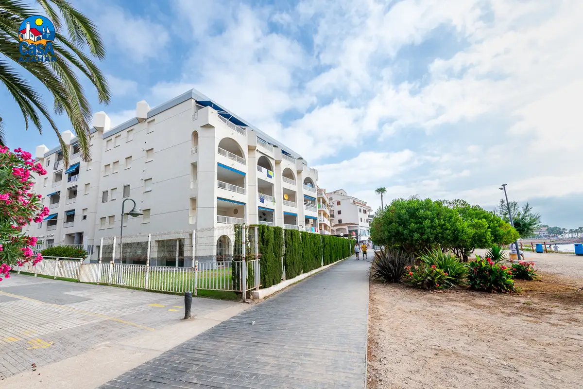 Façade de l'immeuble La Noria, au centre d'Alcossebre