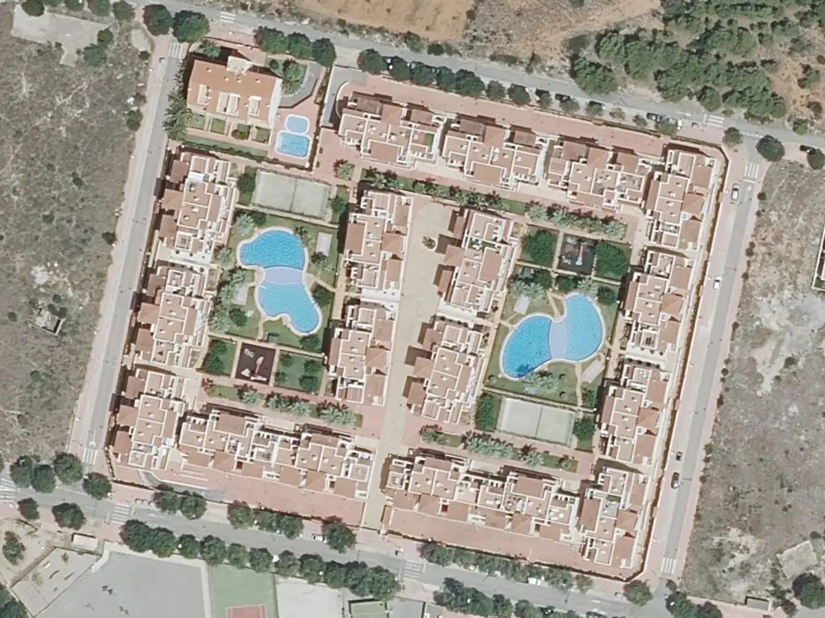 Vue aérienne de la résidence Las Arenas et de ses environs, dans le secteur d'El Moro, Tres Platges et Manyetes à Alcossebre