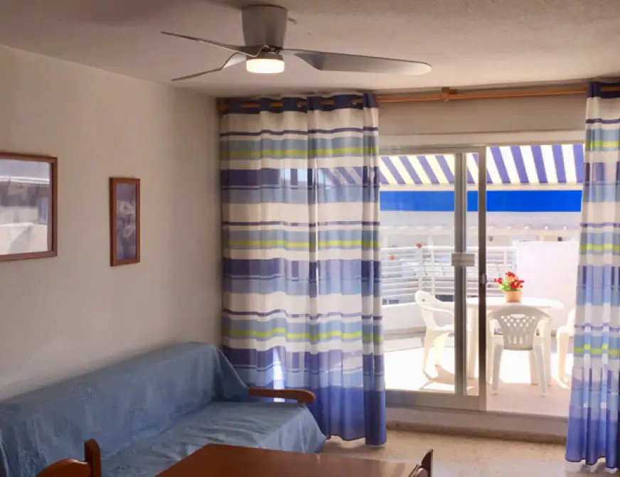 Salle à manger d'un attique des appartements Las Margaritas à Alcocéber