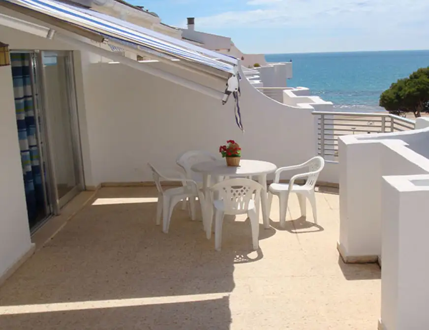 Terrasse d'un attique des appartements Las Margaritas, en première ligne du Cargador, Alcocéber