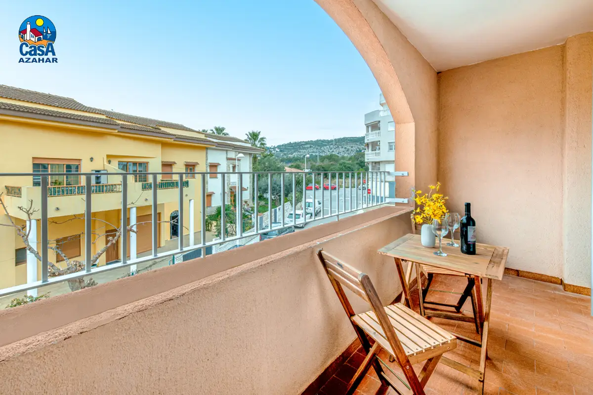 Terrasse avec vue sur la montagne dans un appartement Los Olivos, à Alcossebre