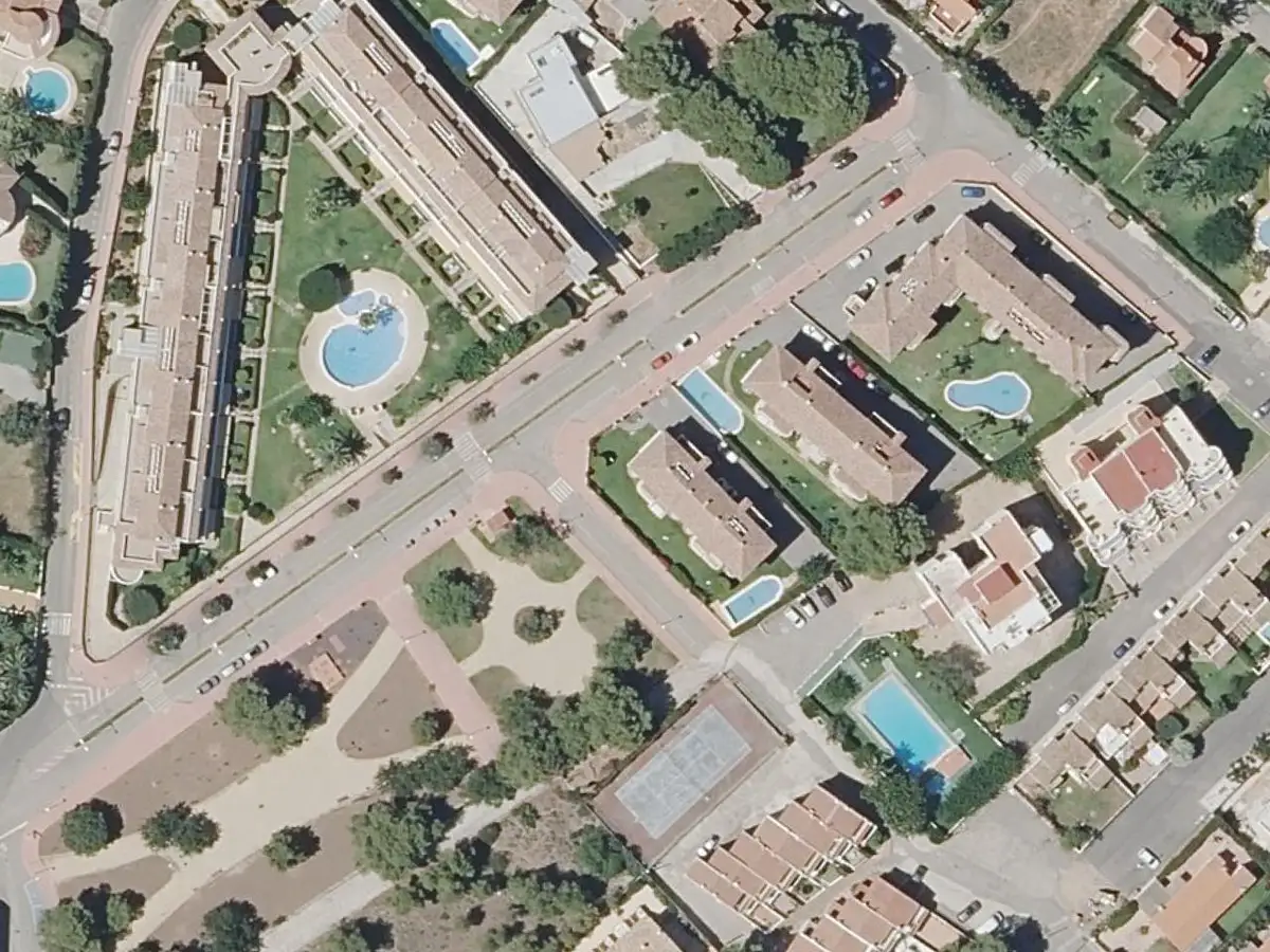 Vue aérienne des appartements Madeira et de leurs environs, dans le secteur de Las Fuentes d'Alcossebre