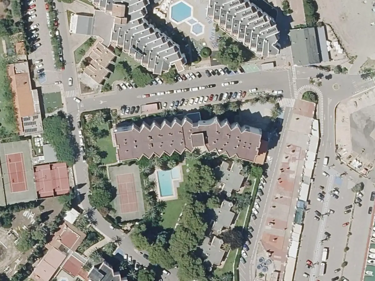 Vue aérienne de l'immeuble Marina et de ses environs, dans le secteur de Las Fuentes d'Alcossebre