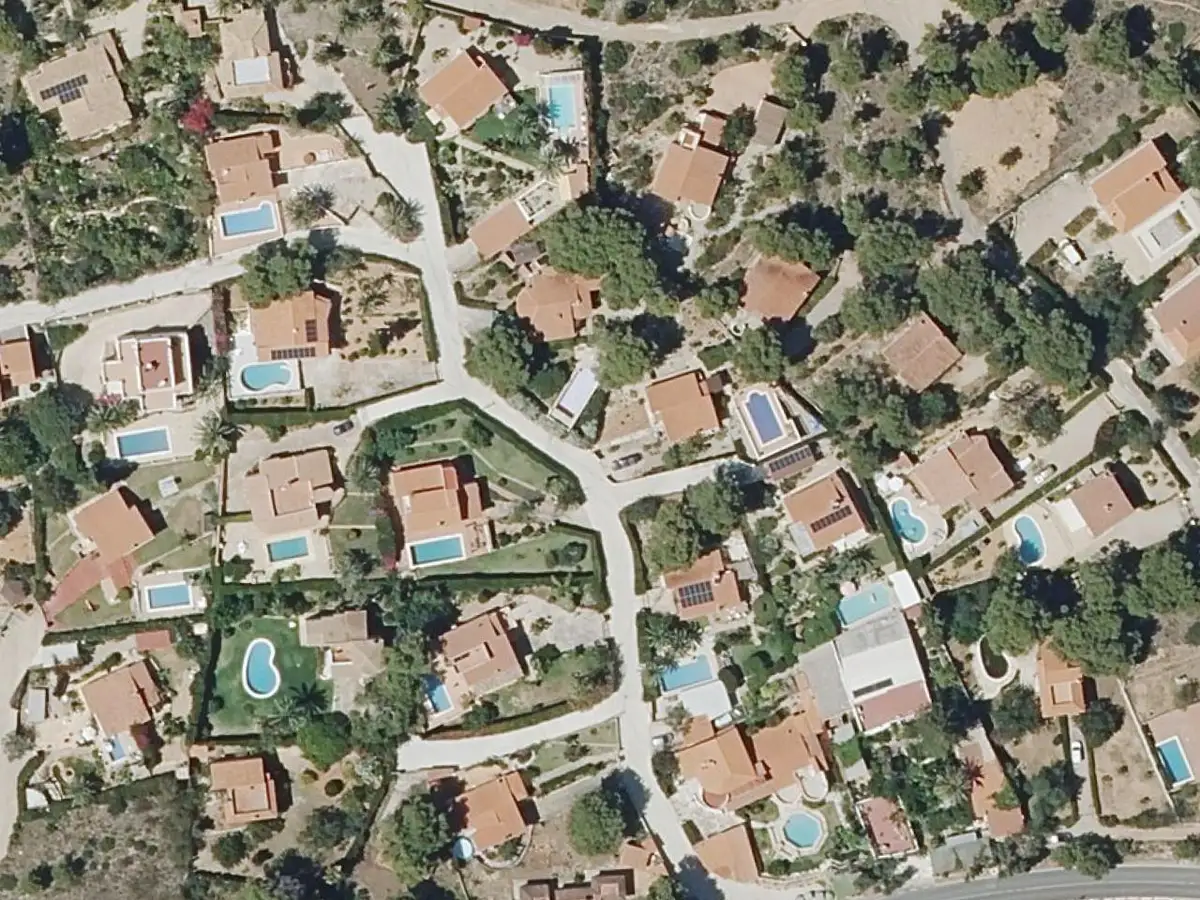 Vue aérienne de la résidence Montemar et de ses environs, dans le secteur des résidences de l'intérieur d'Alcossebre