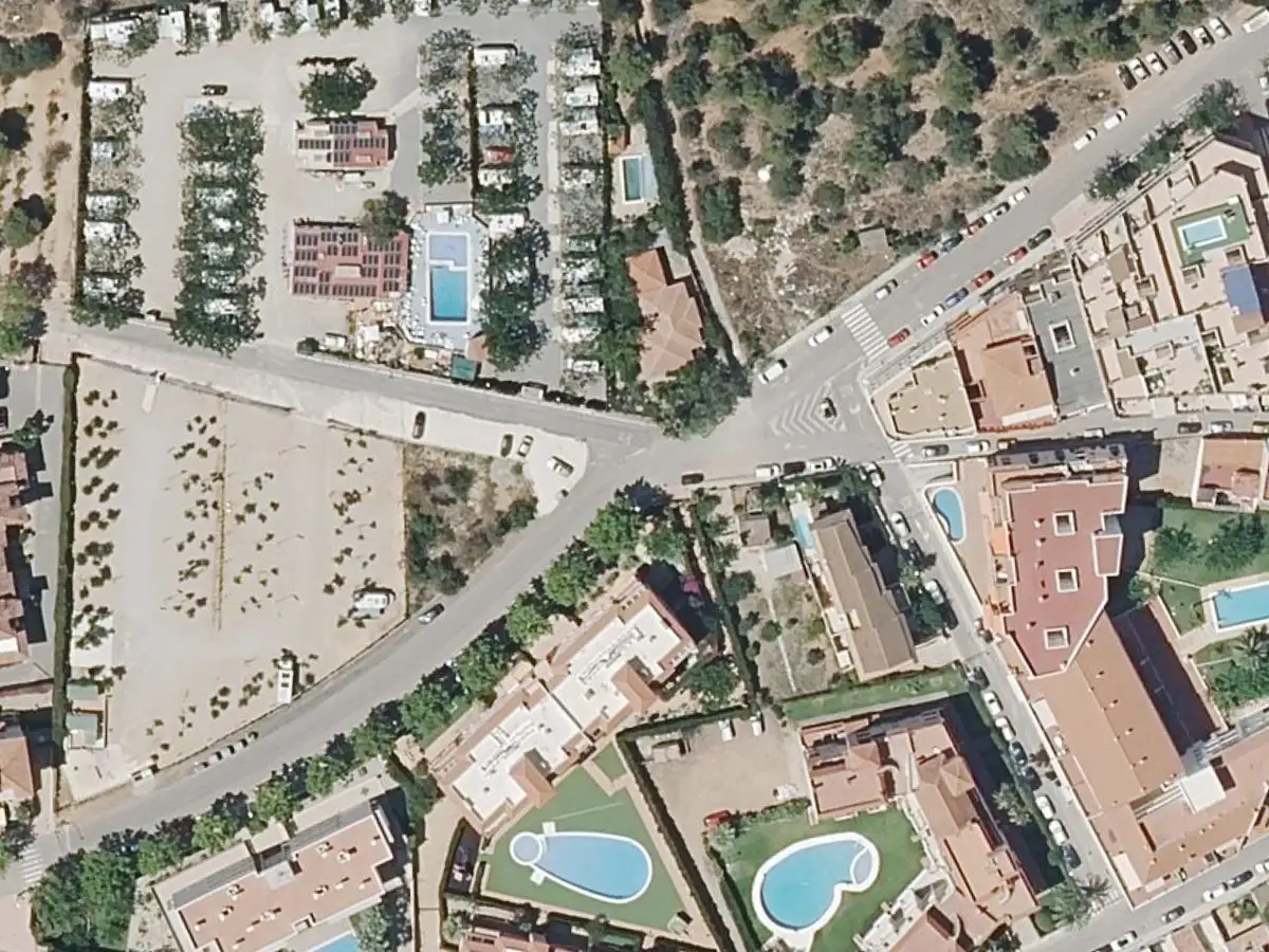 Vue aérienne des appartements Nova Vita et de leurs environs, dans le quartier du Cargador et du centre d'Alcossebre