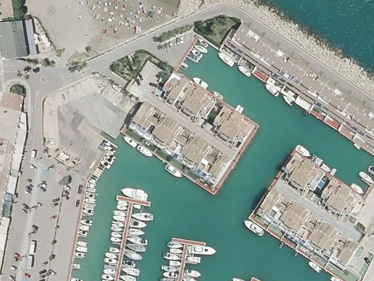 Vue aérienne du Poblado Marinero et de ses environs, dans le quartier de Las Fuentes à Alcossebre