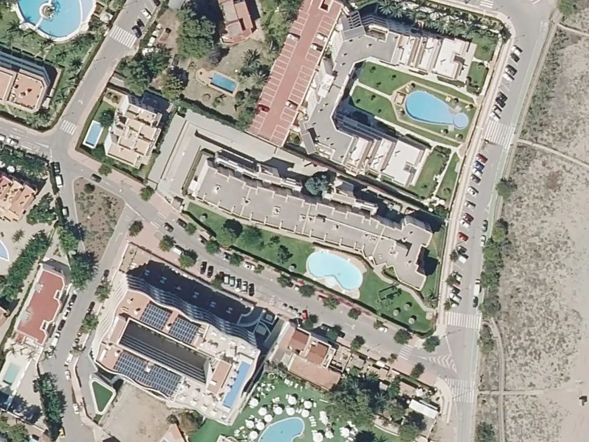 Vue aérienne de Roquer Martí et de ses environs, dans le secteur de la plage Romana à Alcossebre