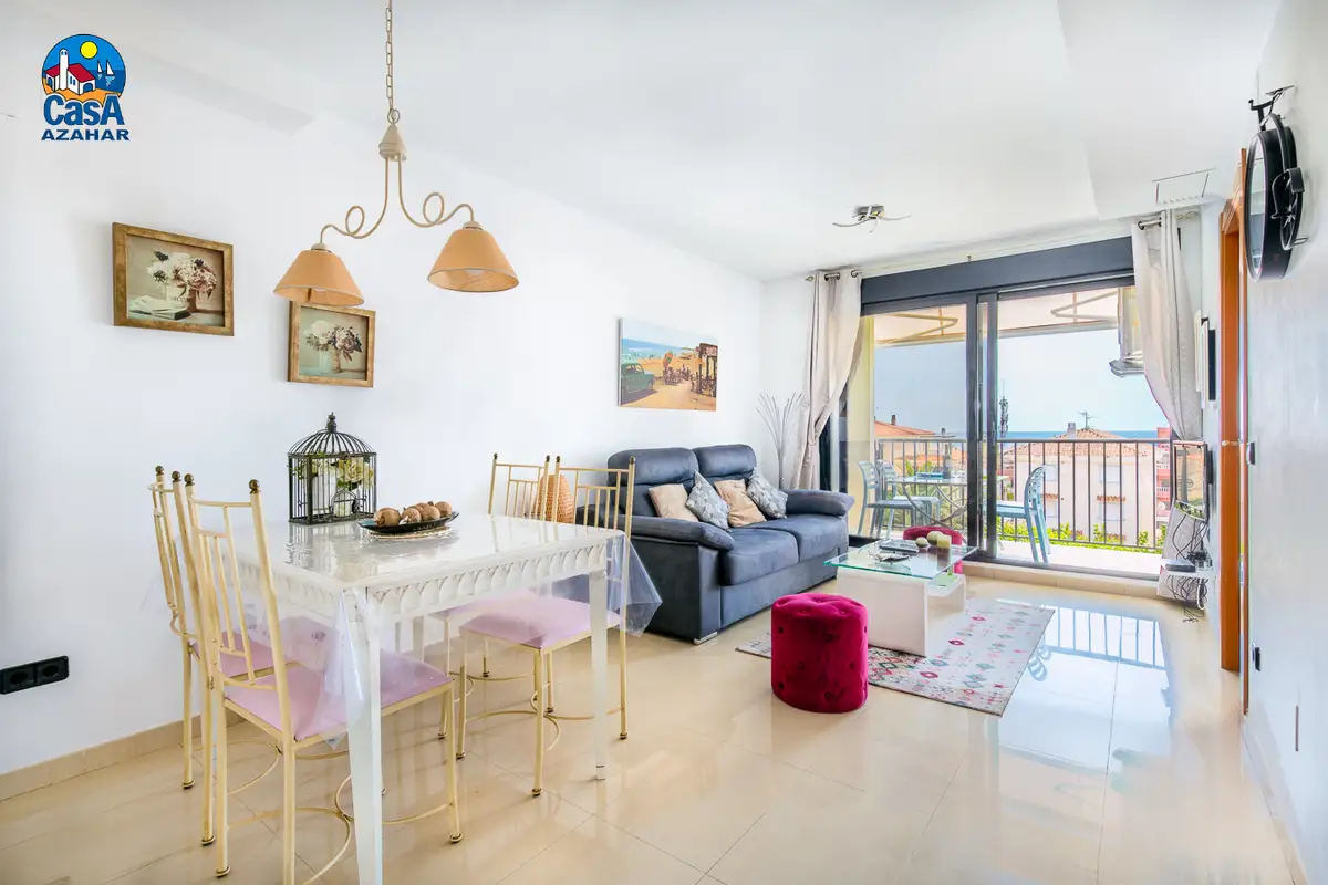 Salon-salle à manger avec terrasse d'un appartement San Benet à Alcossebre