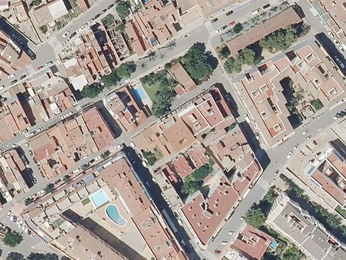 Vue aérienne de la résidence Sant Jaume et de ses environs, dans le secteur du Cargador et du centre d'Alcossebre