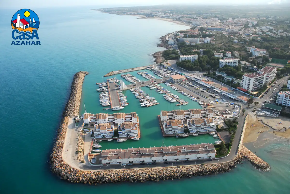 Vue aérienne du port de plaisance de Las Fuentes et de la côte d'Alcossebre (Alcocéber)